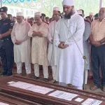 বন্যায় ভেসে যাওয়া নারীর কানের দুল খুলে নিলেন দুই যুবক